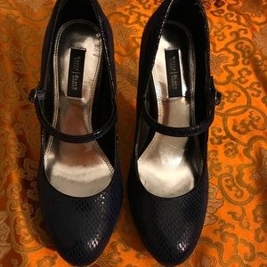 NWOTWhite Hse Blk Mrkt Navy blue Leather heels sz7